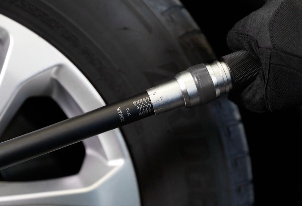 Picture of a torque wrench for wheel nuts